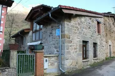 Vivienda Vacacional La Casina De Tina   Casas De Los Picos - Mier