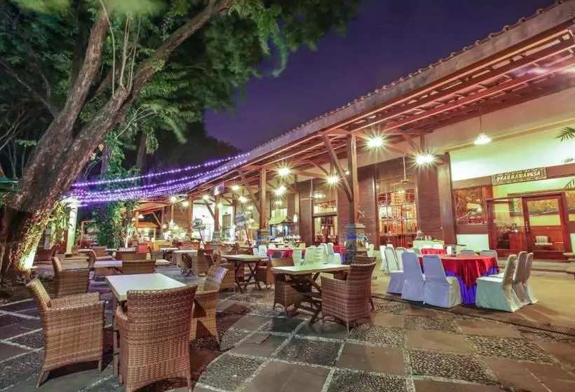 Fotos del hotel Singgasana Hotel Surabaya:  2