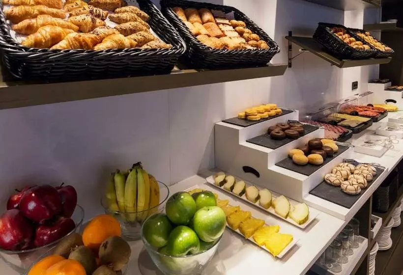 Fotos del hotel B&B Hotel Zaragoza Los Enlaces Estación:  4