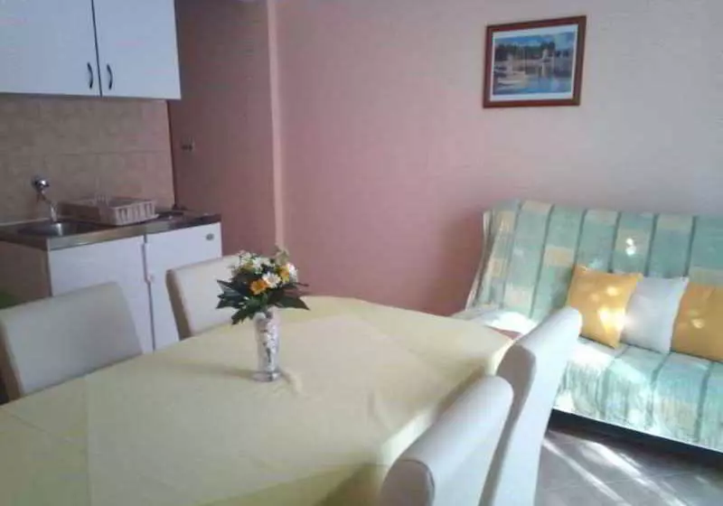 Fotos del hotel Apartments Burmeta:  3