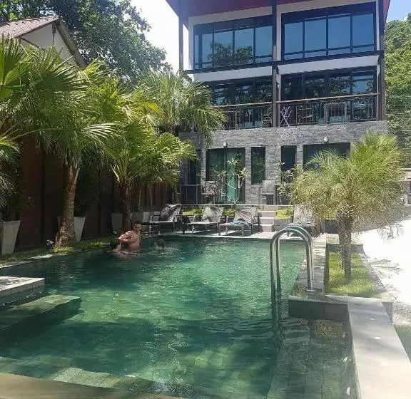 15 Palms Beach Resort