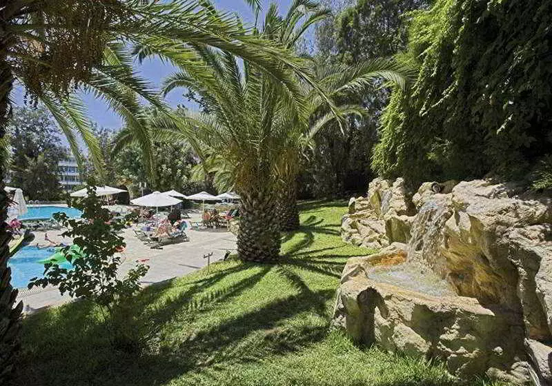 Fotos del hotel Golden Arches:  6