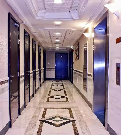 Fotos del hotel Paragon Hotel Apartments:  4