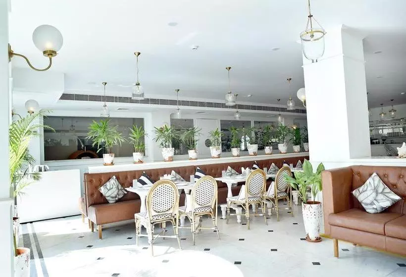 Fotos del hotel Capital O 8307 The Garden View:  9