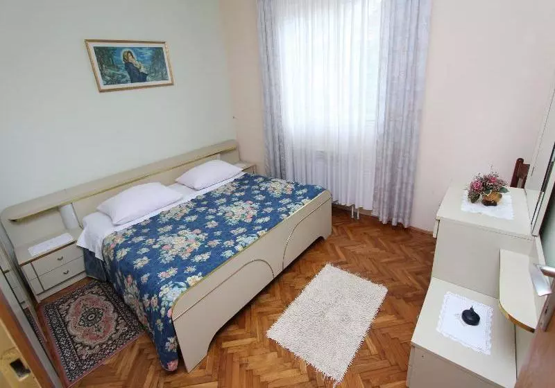 Fotos del hotel Apartment Divna:  7