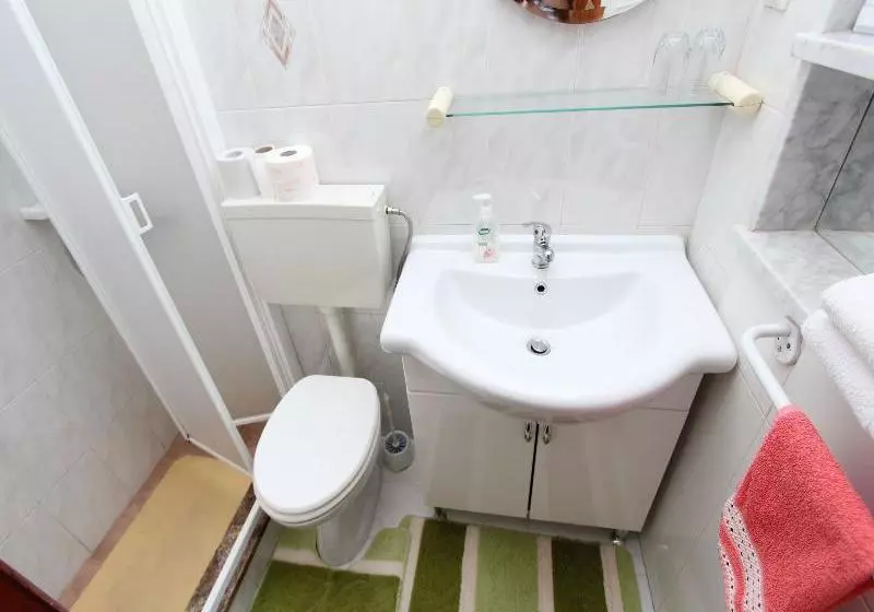 Fotos del hotel Apartment Divna:  9