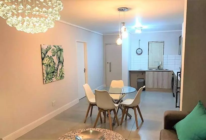 Fotos del hotel Waters Edge Luxury Apartments:  15
