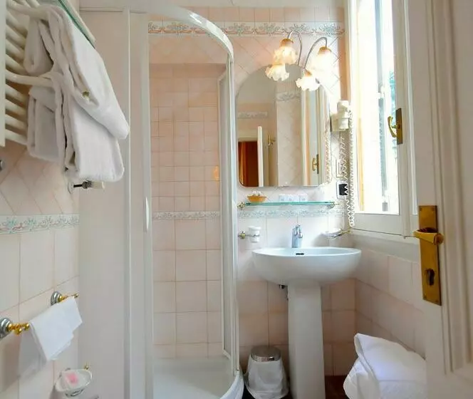 Fotos del hotel De Rose Hotel:  7