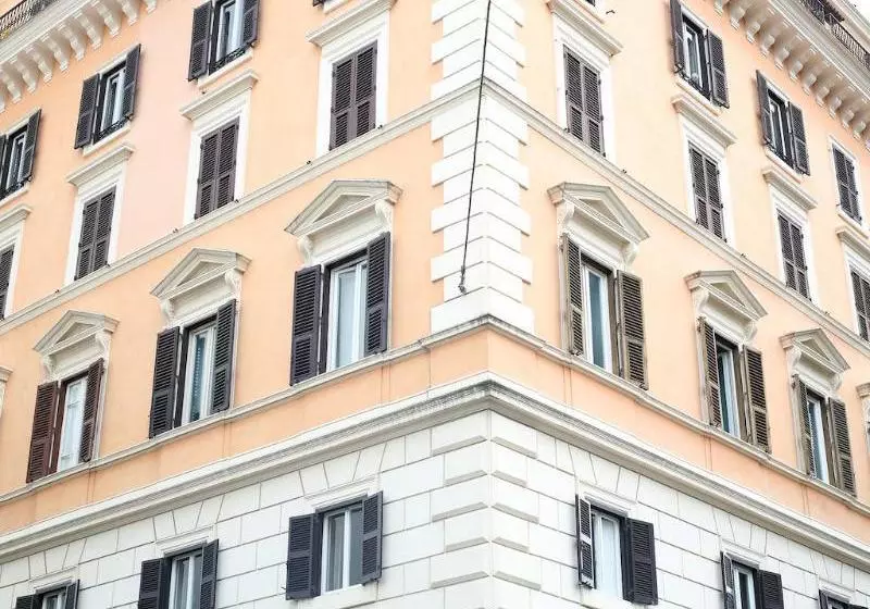 Il Piccolo Di Piazza Di Spagna