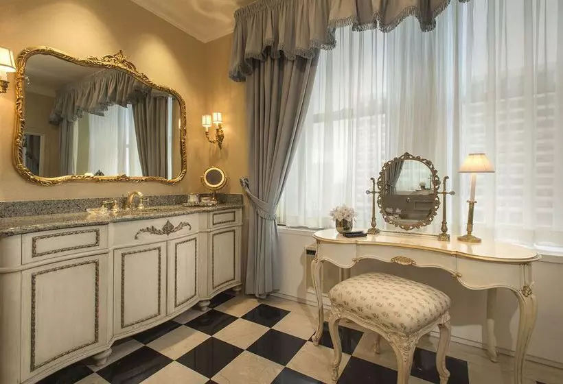 Fotos del hotel The Waldorf Towers:  7