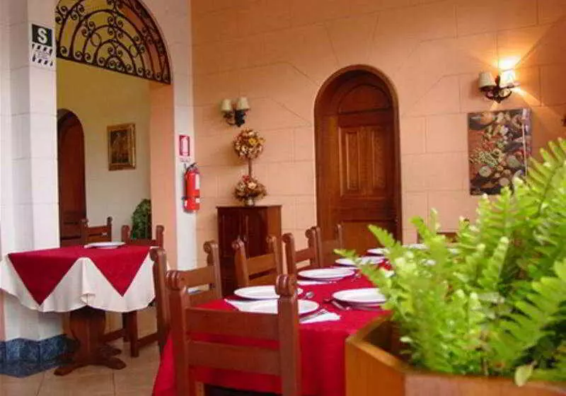 Fotos del hotel The Clifford Hotel:  2