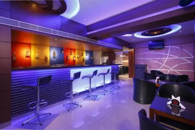 Fotos del hotel Krishinton Suites:  5