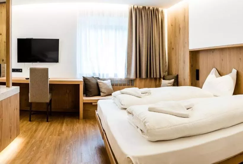 Fotos del hotel Des Alpes:  9