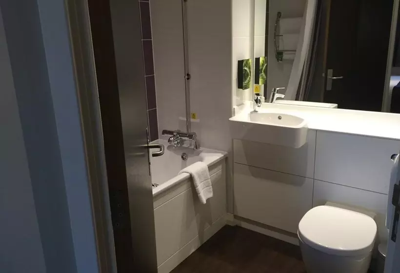 Fotos del hotel Premier Inn Wimbledon South:  5