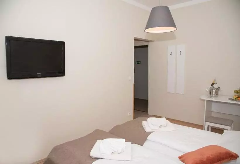 Fotos del hotel Astoria Panzió:  7