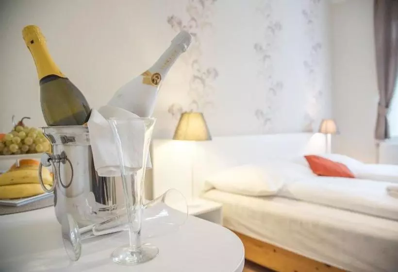 Fotos del hotel Astoria Panzió:  12