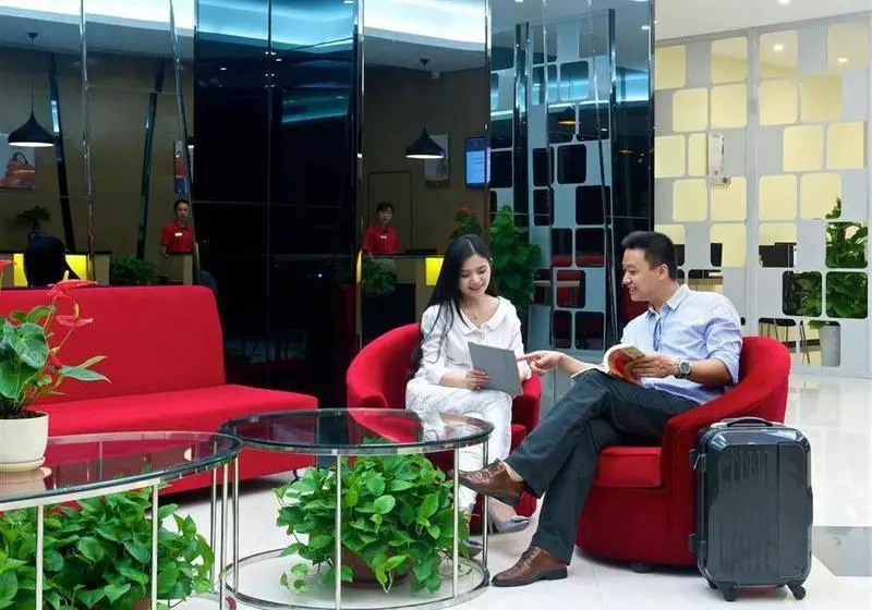 Fotos del hotel Ibis Guilin Zhongshan North RD:  2