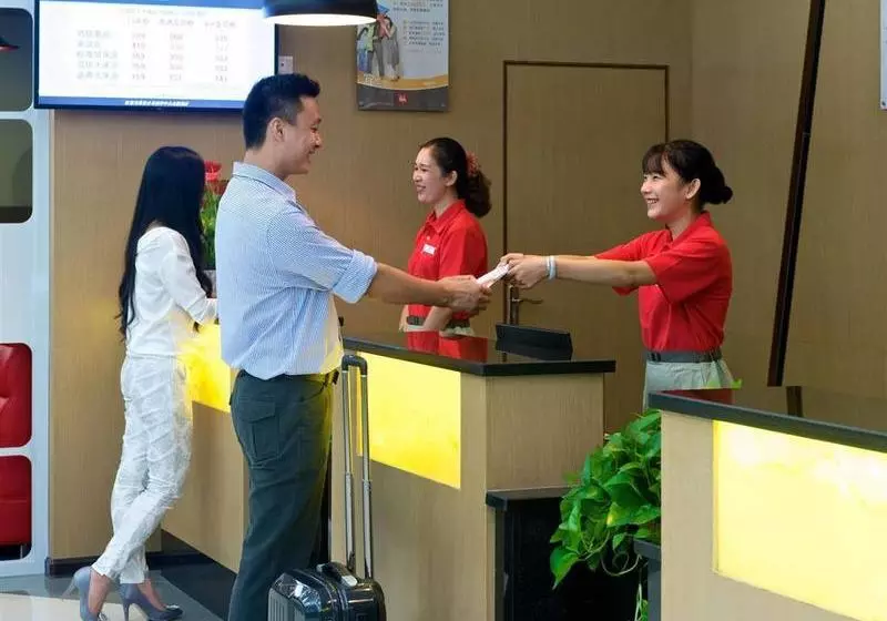 Fotos del hotel Ibis Guilin Zhongshan North RD:  8