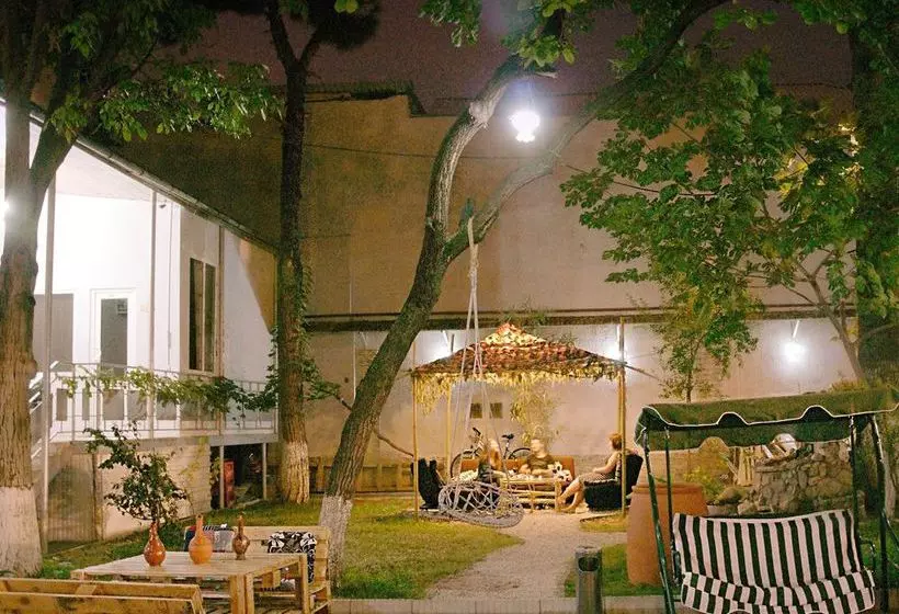 Fotos del hotel At Metro:  5