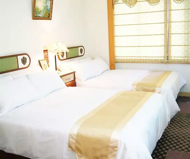 Fotos del hotel Famous  Tainan:  13