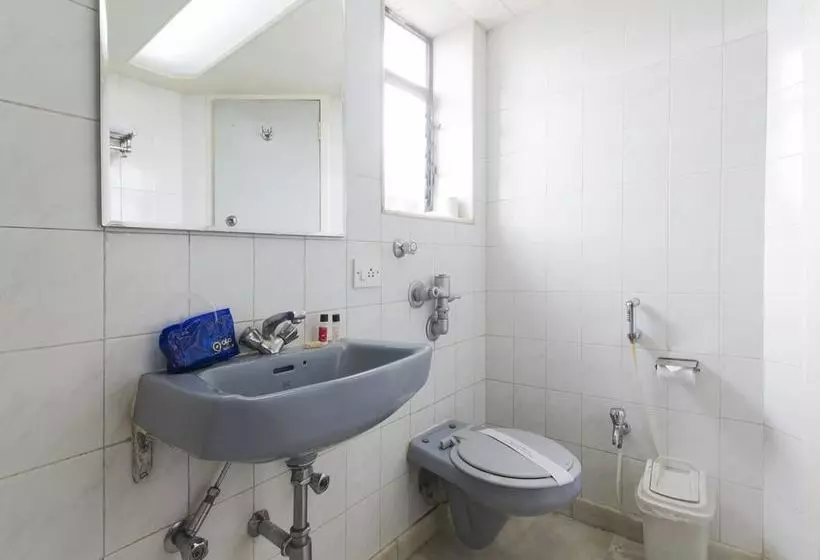 Fotos del hotel Oyo Premium Sion Railway Station:  3