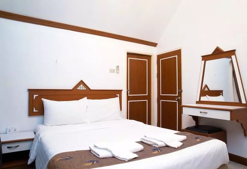 Fotos del hotel Castle Howchow Beach Resort:  8