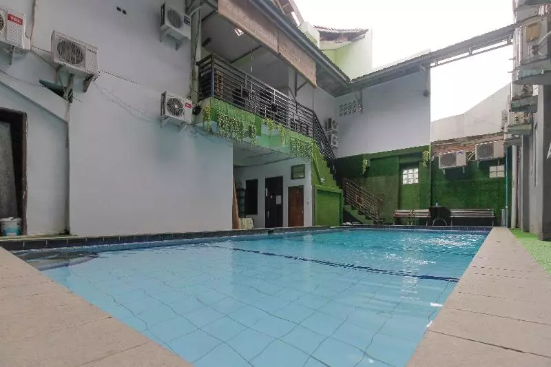 Fotos del hotel Reddoorz Plus Near Budi Luhur University Jakarta:  7