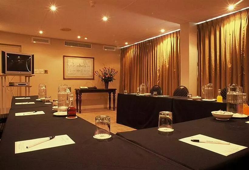 Fotos del hotel Ambassador Hotel:  5