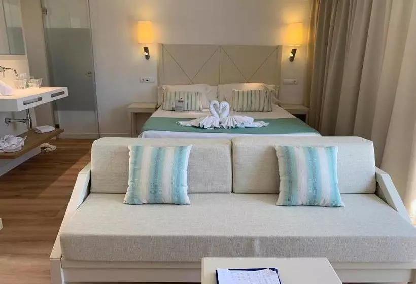 Fotos del hotel Blau Punta Reina Junior Suites:  15