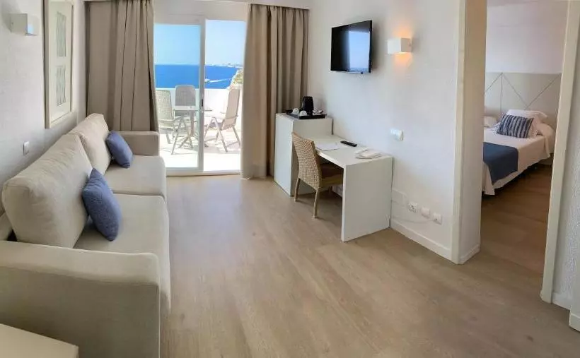 Fotos del hotel Blau Punta Reina Junior Suites:  19
