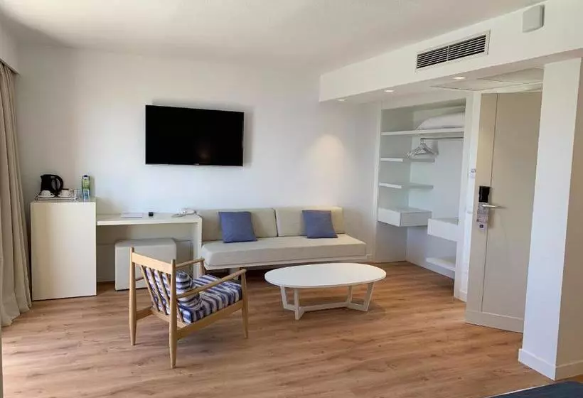 Fotos del hotel Blau Punta Reina Junior Suites:  24