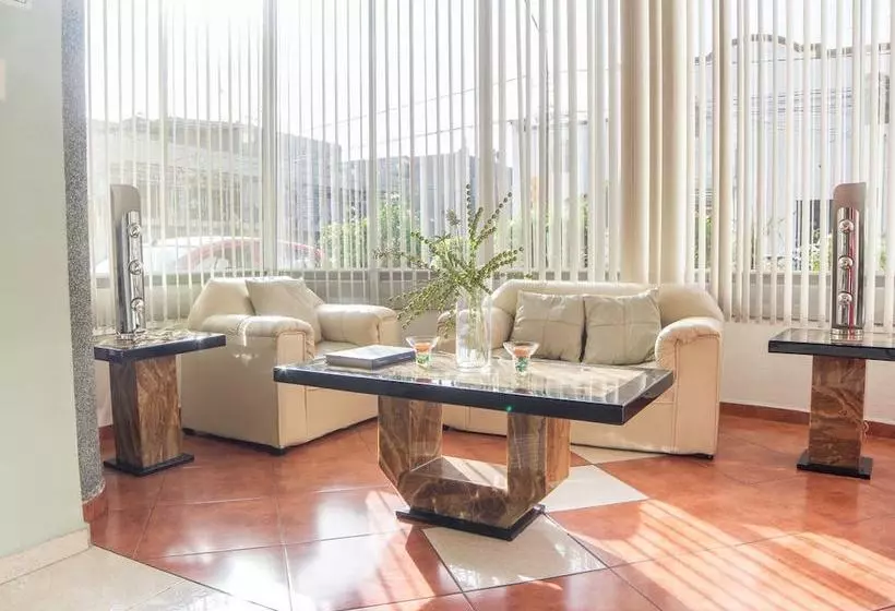 Fotos del hotel Capital O  Villa Monini:  4