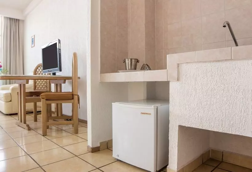 Fotos del hotel Capital O  Villa Monini:  15