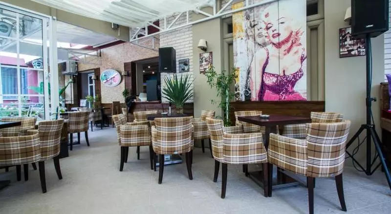 Fotos del hotel Eagle Tirana:  2