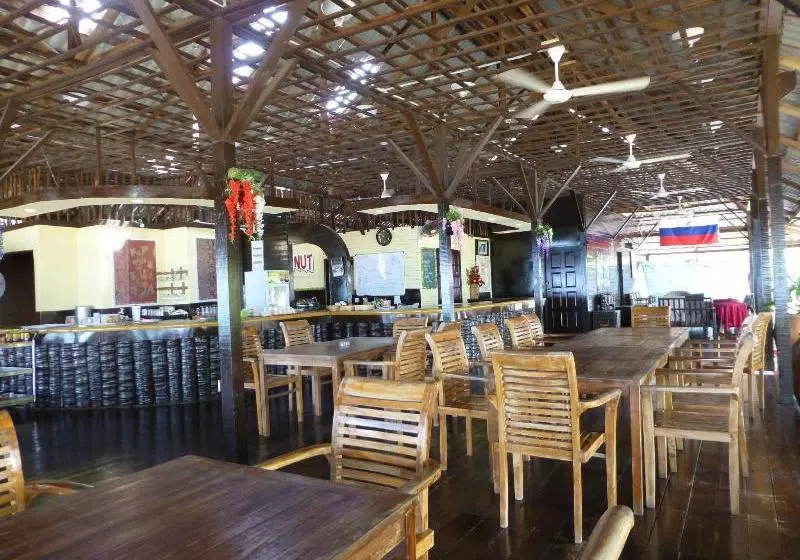 D’ Coconut Island Resort