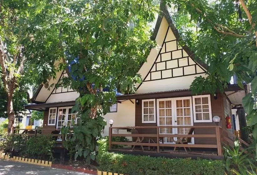 Fotos del hotel Lunar Hut Resort:  6