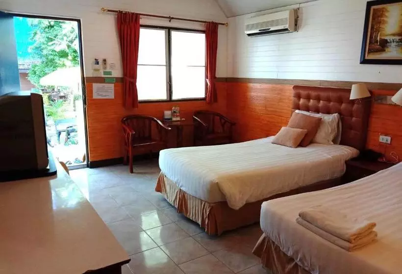 Fotos del hotel Lunar Hut Resort:  7