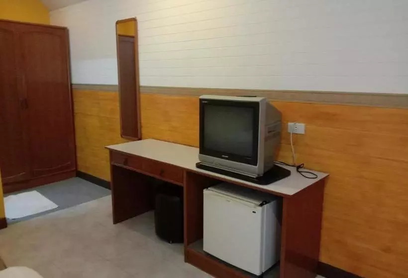 Fotos del hotel Lunar Hut Resort:  15