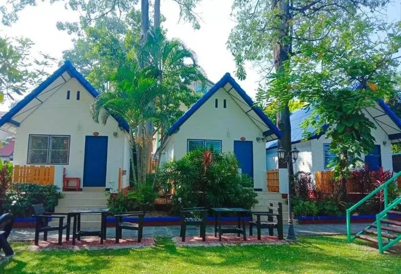 Fotos del hotel Lunar Hut Resort:  11