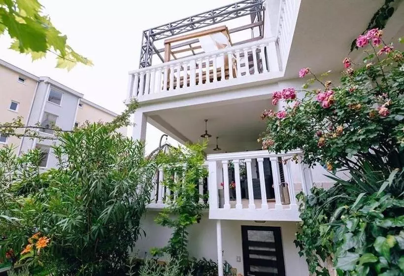 Fotos del hotel Villa Mirenza:  11