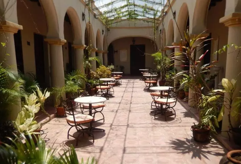 Fotos del hotel Hotel E La Avellaneda:  3