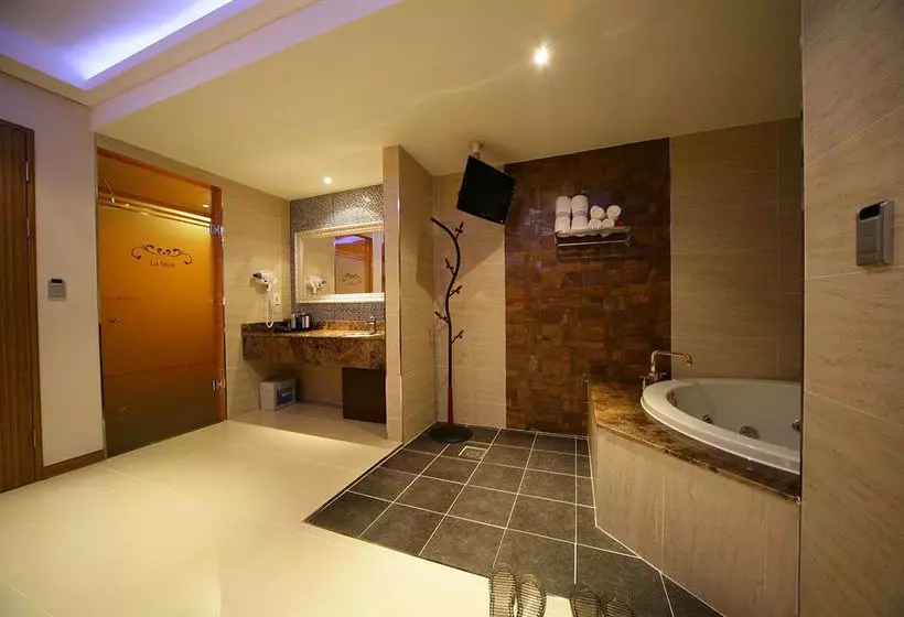 Fotos del hotel Lanuit:  17