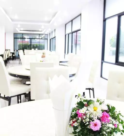 Fotos del hotel 101 Holiday Suite:  17