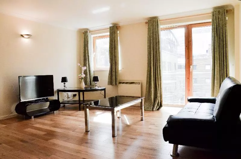 Fotos del hotel Meridian Place By Oyo Rooms:  13