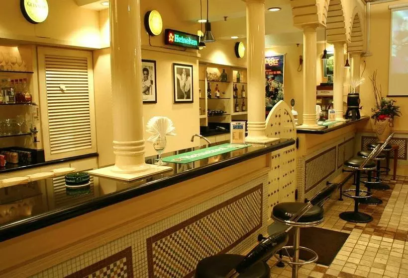 Fotos del hotel Grand Seasons:  5