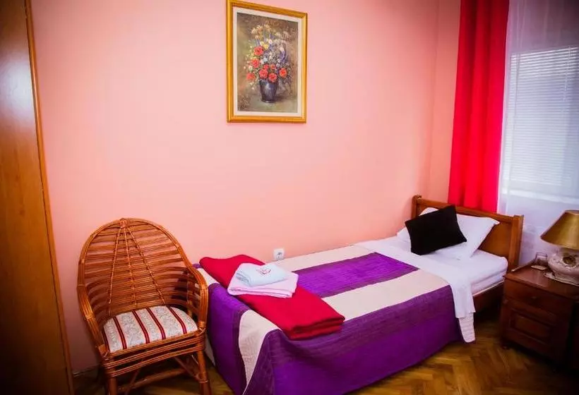 Fotos del hotel Vila Ile De France:  9