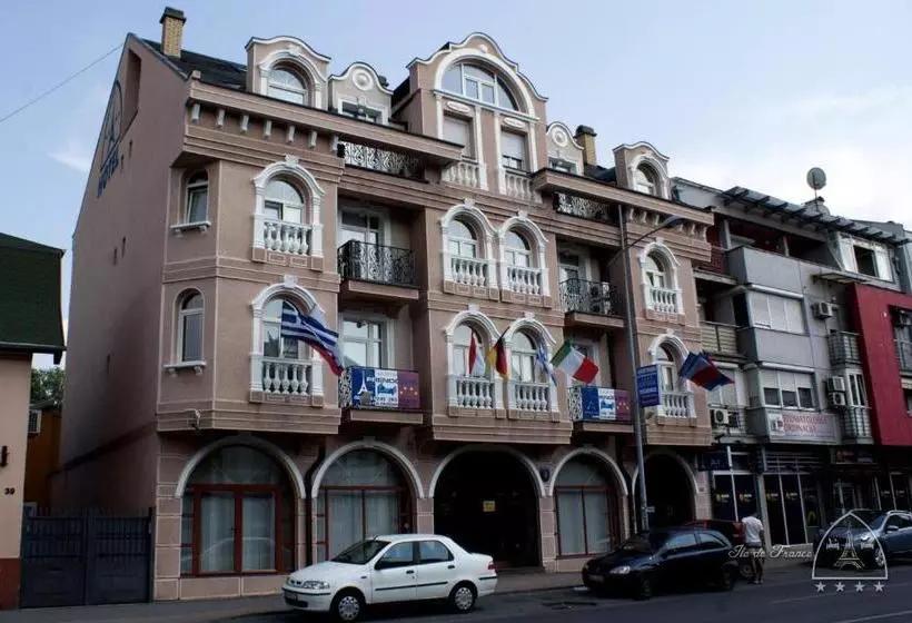 Fotos del hotel Vila Ile De France:  8