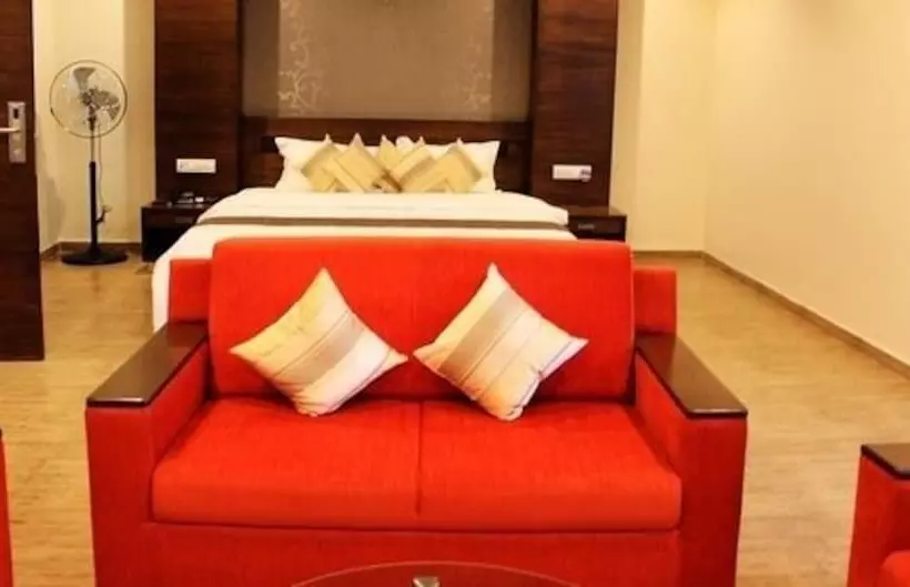 Fotos del hotel Compact Maple Leaf Ecity:  4