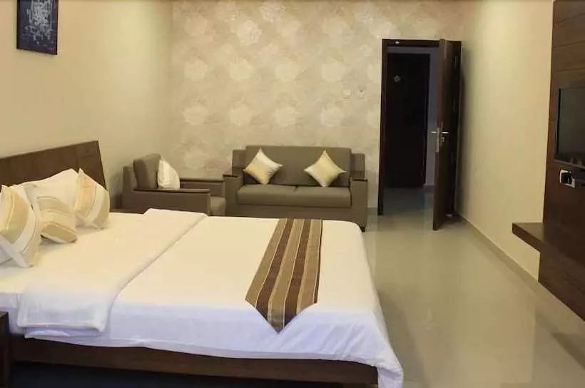 Fotos del hotel Compact Maple Leaf Ecity:  5