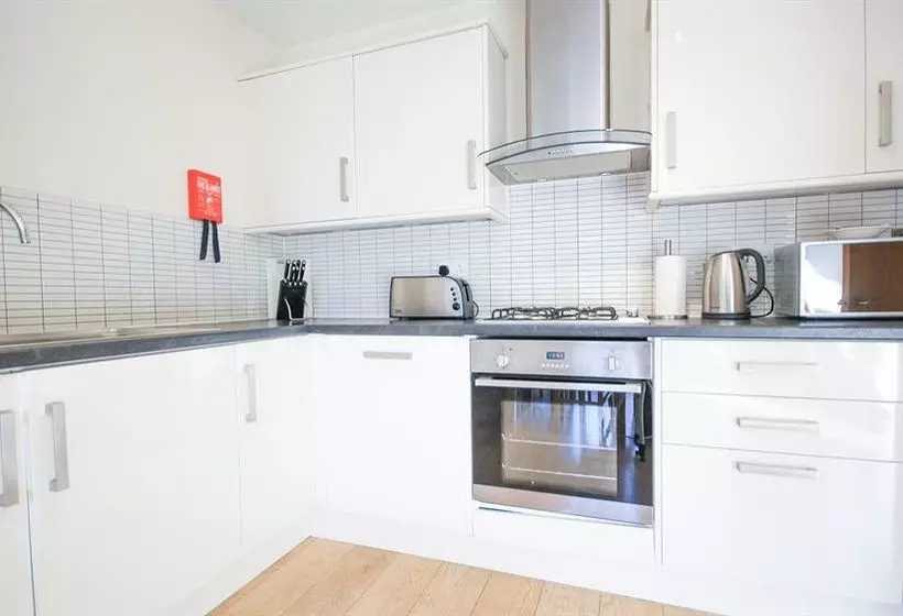 Fotos del hotel Crompton Court Apartments:  6
